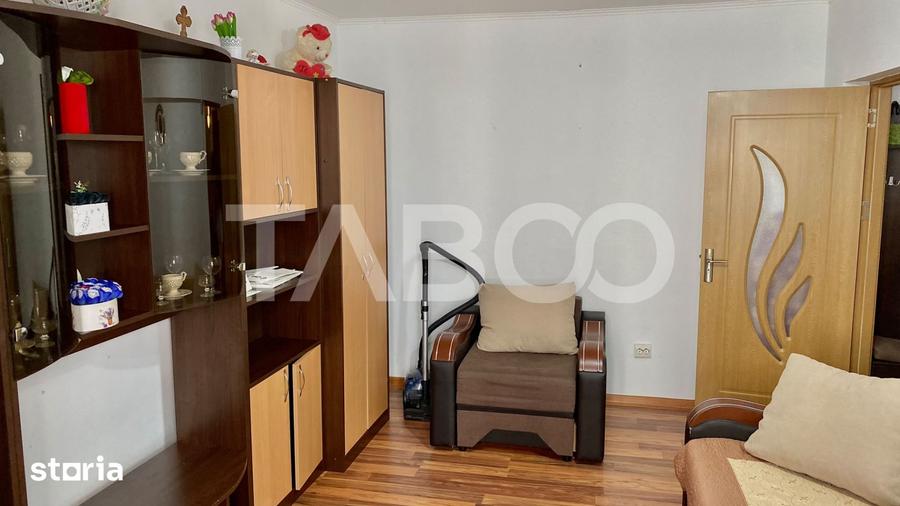 Apartament cu 2 camere decomandat, mobilat în Valea Aurie