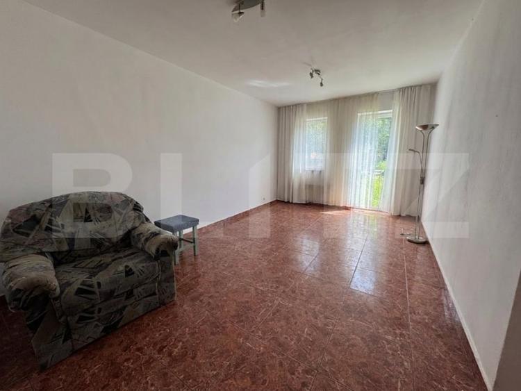 Apartament cu 3 camere semidecomandat, mobilat în Hunedoara