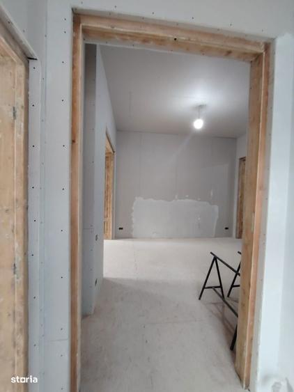 Apartament cu 4 camere semidecomandat în Central