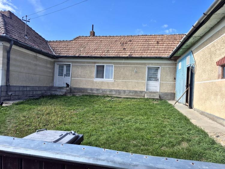 Casă individuală cu 3 camere cu Canalizare în Ceanu Mic