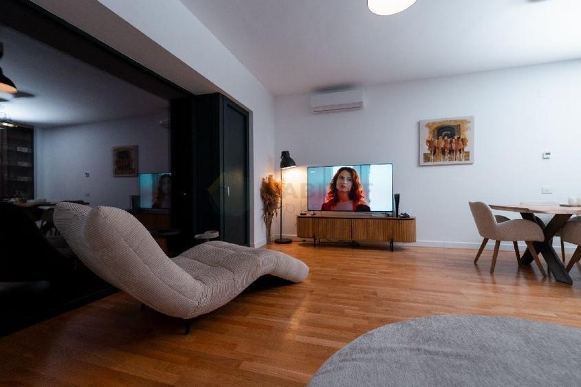 Duplex cu 6 camere cu Canalizare în Central