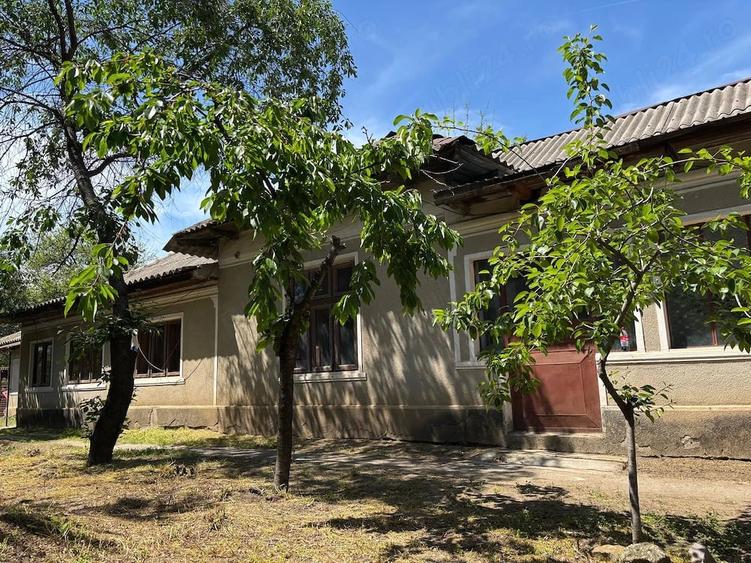 Casă cu 5 camere cu Teren 722 Mp în Țigănești
