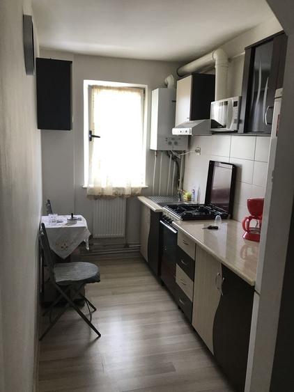Apartament cu 3 camere decomandat, mobilat în Cetate