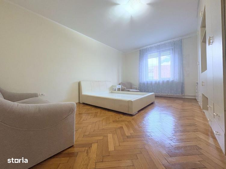Apartament cu 3 camere decomandat în Medicină