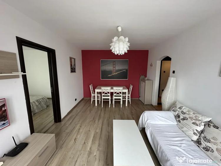 Apartament cu 2 camere semidecomandat în Podu Roș