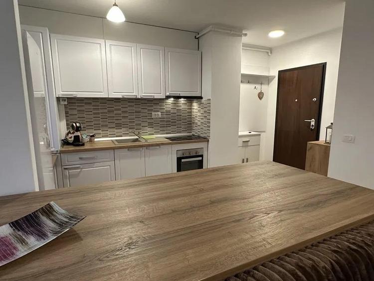 Apartament cu 2 camere nedecomandat, mobilat în Tractorul