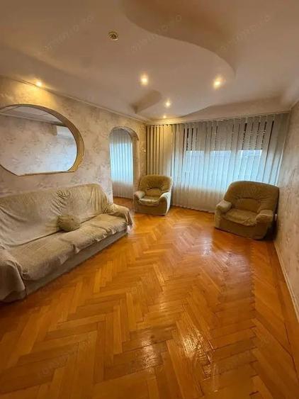 Apartament cu 4 camere decomandat în Central