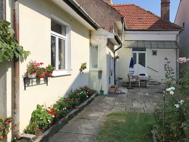 Casă individuală cu 3 camere cu Canalizare în Ultracentral