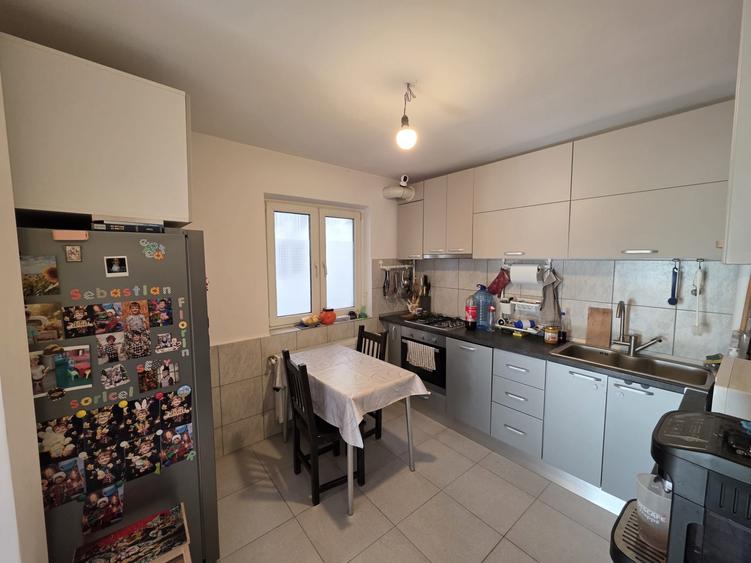 Apartament cu 3 camere decomandat, mobilat în Drumul Taberei