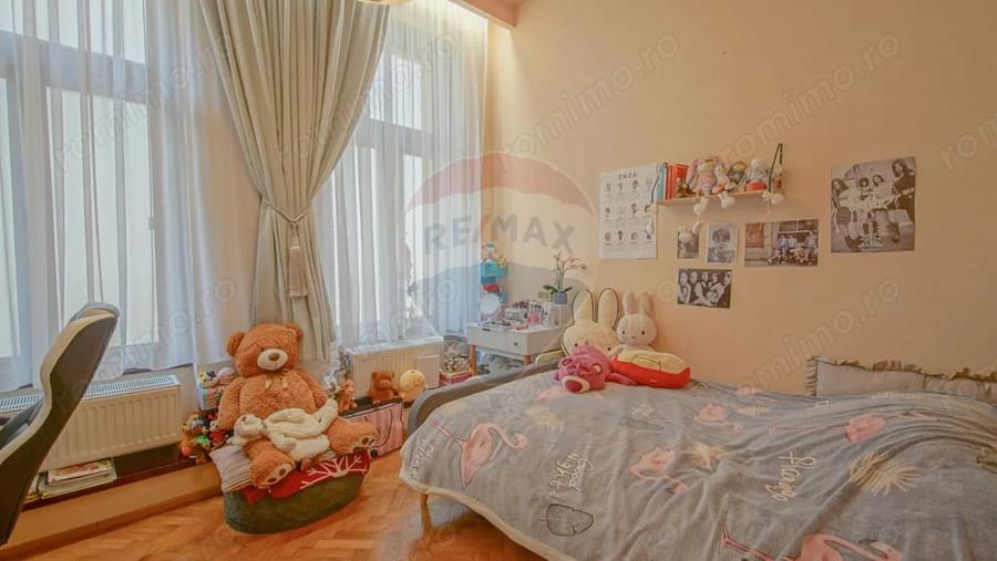 Apartament cu 3 camere decomandat în Centrul Istoric