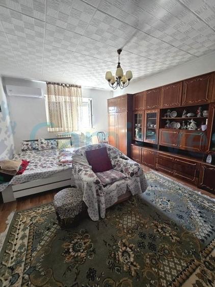 Casă individuală cu 8 camere cu Canalizare în Sânmartin