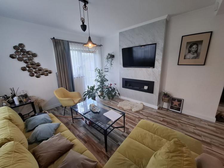 Casă individuală cu 4 camere cu Canalizare în Poplaca
