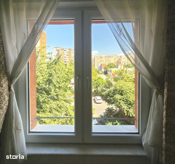 Apartament cu 3 camere semidecomandat în Central