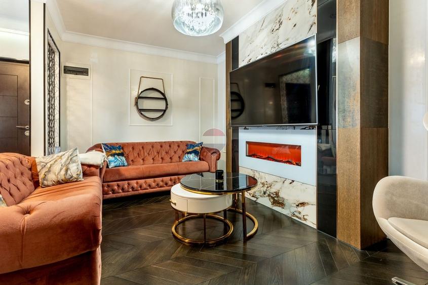 Apartament cu 3 camere semidecomandat, mobilat în Central