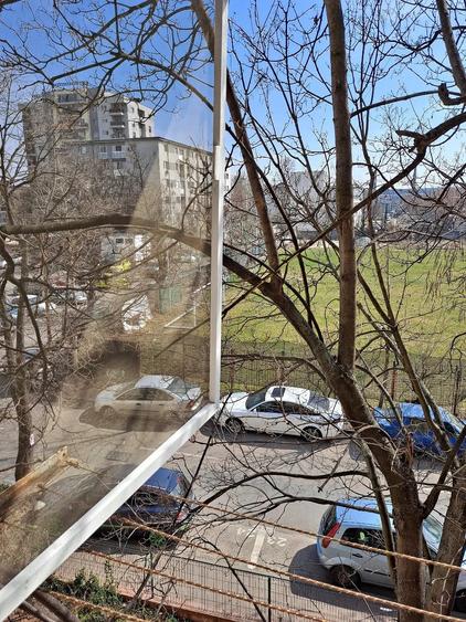 Garsonieră decomandată în Titan