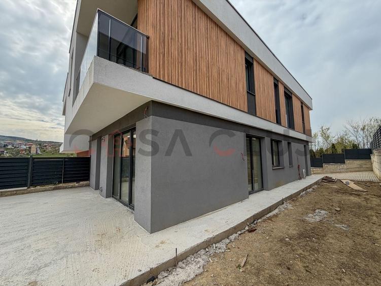 Casă individuală cu 5 camere cu Canalizare în Borhanci