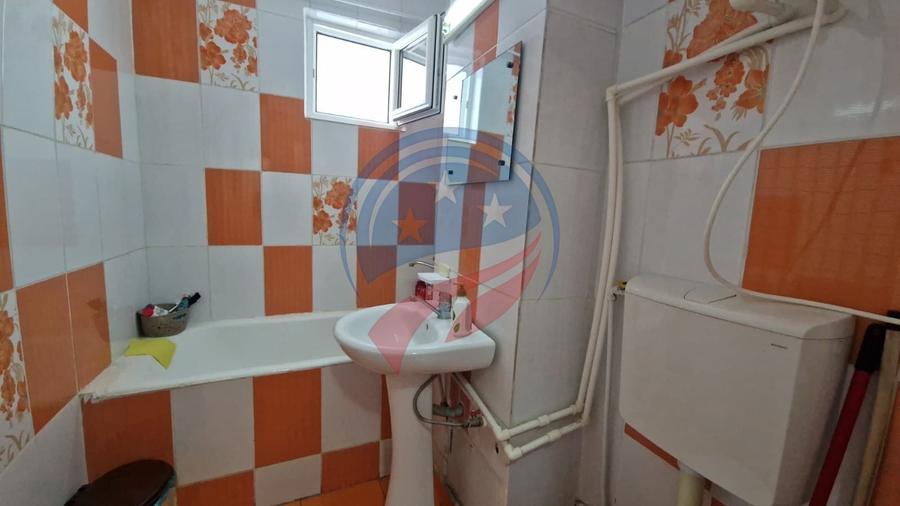 Apartament cu 2 camere semidecomandat, mobilat în Craiovița Nouă