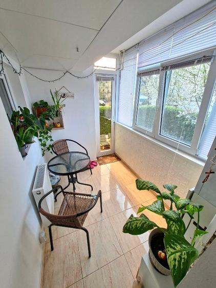 Apartament cu 3 camere decomandat în 1 Decembrie