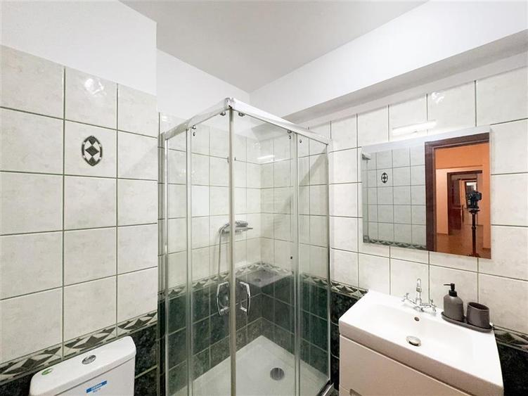 Apartament cu 3 camere semidecomandat, mobilat în Herăstrău