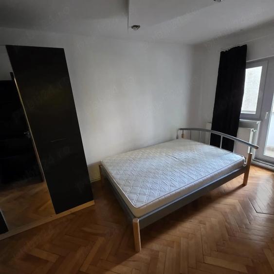 Apartament cu 3 camere decomandat în Torontalului