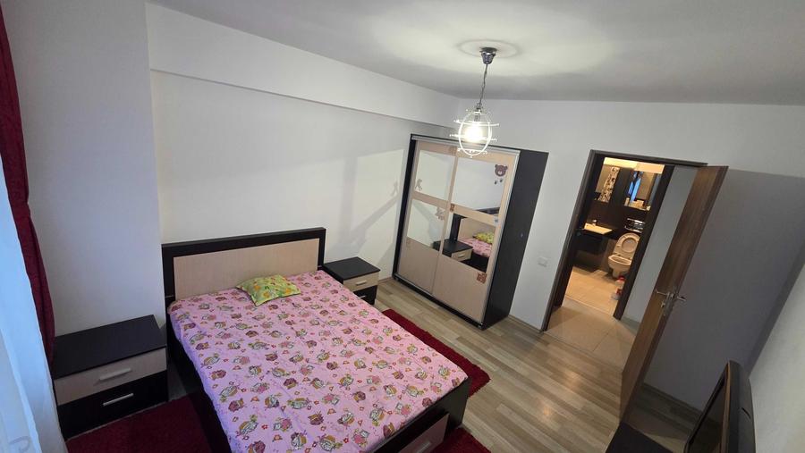 Apartament cu 2 camere semidecomandat în Roșu