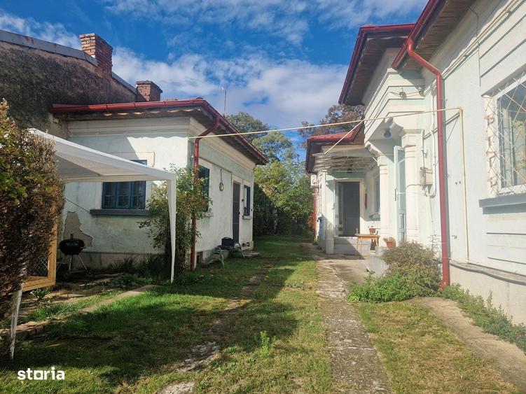 Casă cu 3 camere semidecomandat în Central