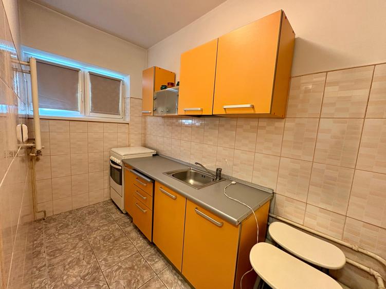 Apartament cu 3 camere decomandat în Giurgiului