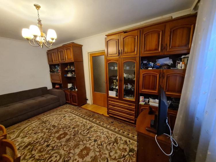 Apartament cu 2 camere semidecomandat în Gorjului