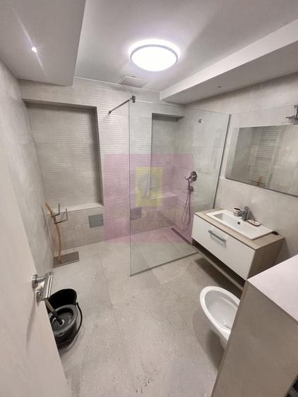 Apartament cu 3 camere decomandat în Decebal