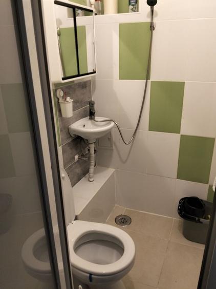 Vand garsoniera confort 3, zona Baicului,15m2.et 4/4.Garsoniera este mobilatautilata.GazeBlocul este anvelopatSector 2 - 5