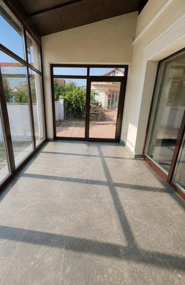 Casă cu Teren 1753 Mp în Dumbrăvița