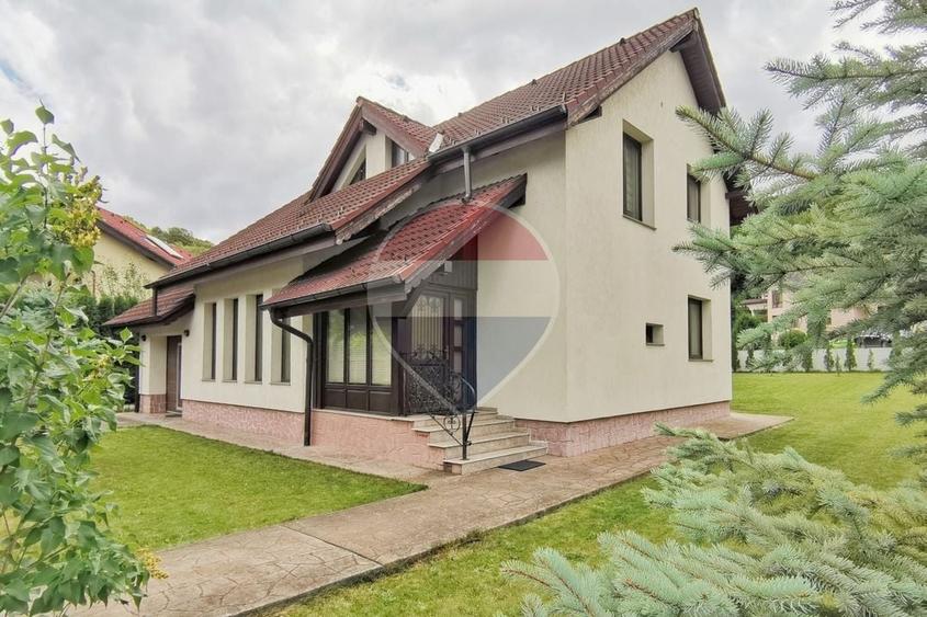 Casă individuală cu 4 camere cu Teren 742 Mp în Noua