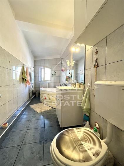 Casă individuală cu 7 camere cu Canalizare în Șagului