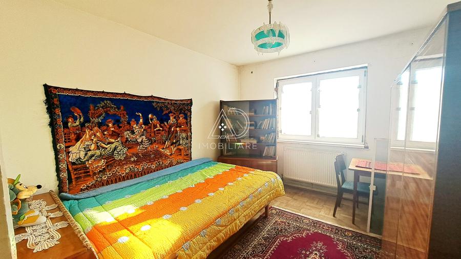 Apartament cu 3 camere semidecomandat în Bumbești-Jiu