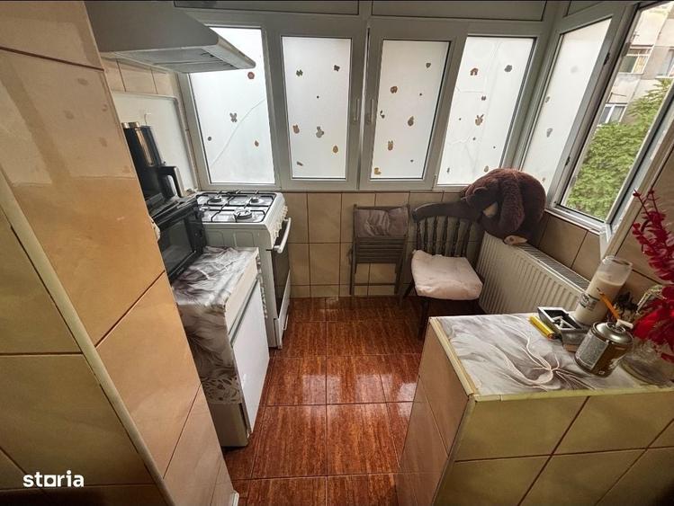 Apartament cu 3 camere decomandat în Rahova