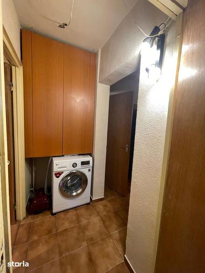 Apartament cu 4 camere decomandat în Drumul Taberei