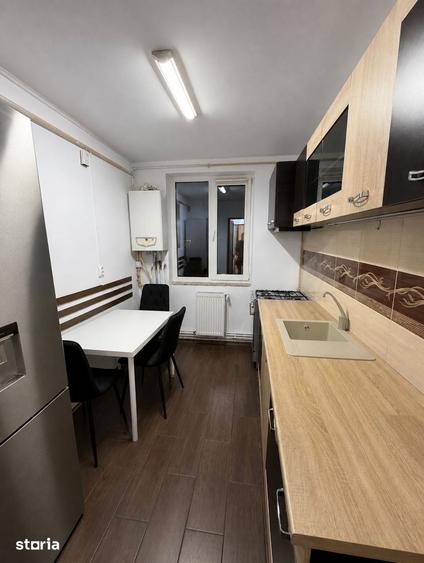Apartament cu 3 camere decomandat în Central