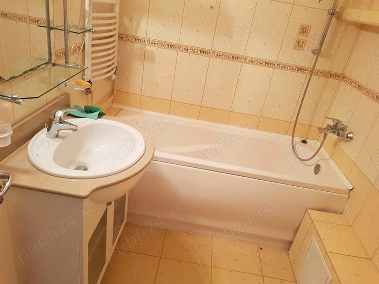 Apartament cu 4 camere decomandat în Central
