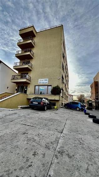 Birou, de 2,490 mp, în Central