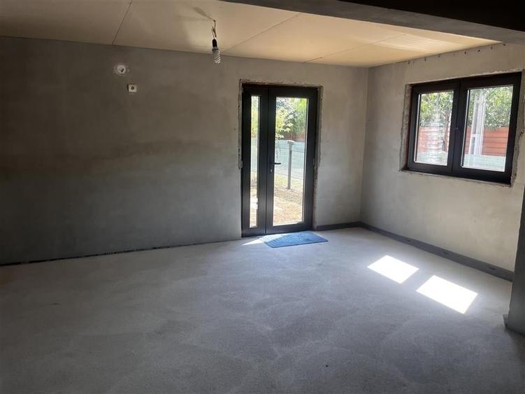 Casă individuală cu 4 camere cu Teren 300 Mp în Strejnicu