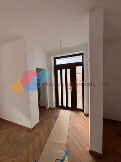 Duplex cu 5 camere cu Canalizare în Gruia
