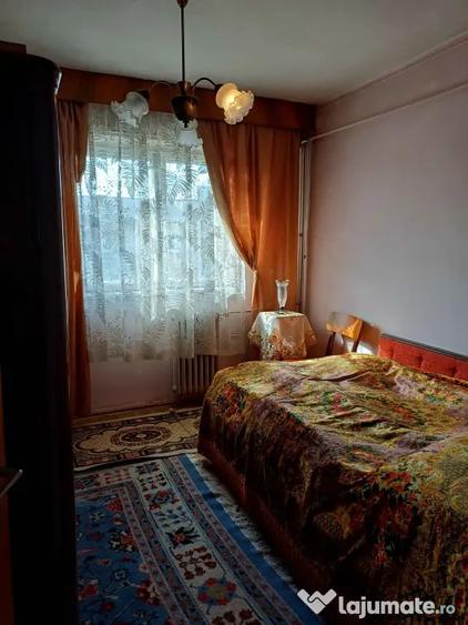 Apartament cu 3 camere decomandat în Ultracentral