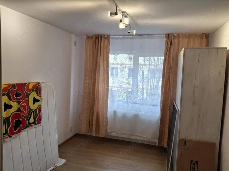 Apartament cu 3 camere semidecomandat în Micro III