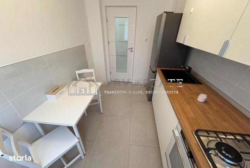 Apartament cu 3 camere semidecomandat, mobilat în 13 Septembrie