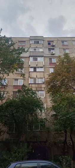 Apartament cu 3 camere decomandat în Crângași