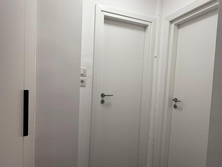 Apartament cu 3 camere semidecomandat în 13 Septembrie