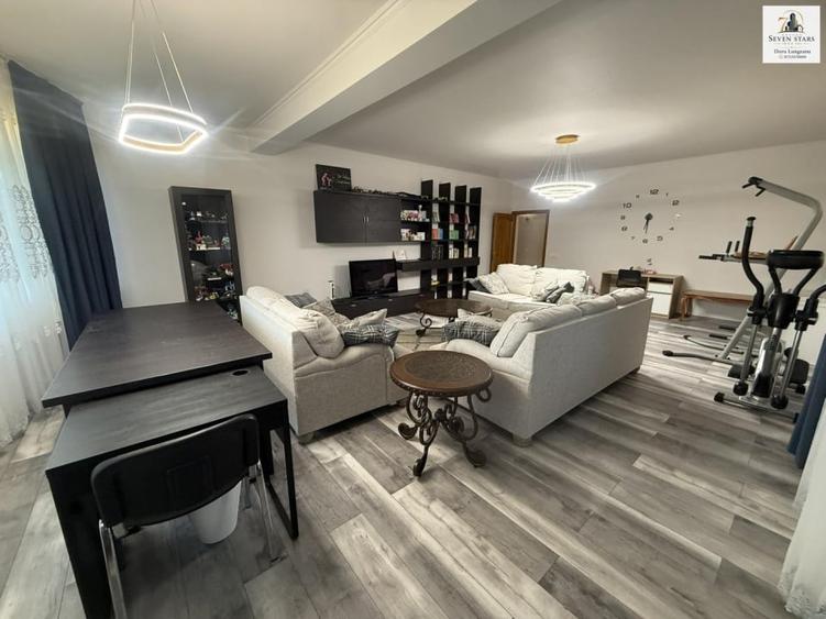 Apartament cu 10 camere, mobilat în Central