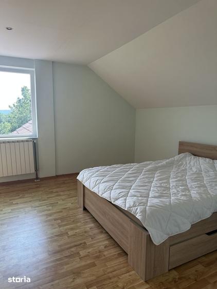 Casă cu 7 camere decomandat cu Teren 1000 Mp în Bănești