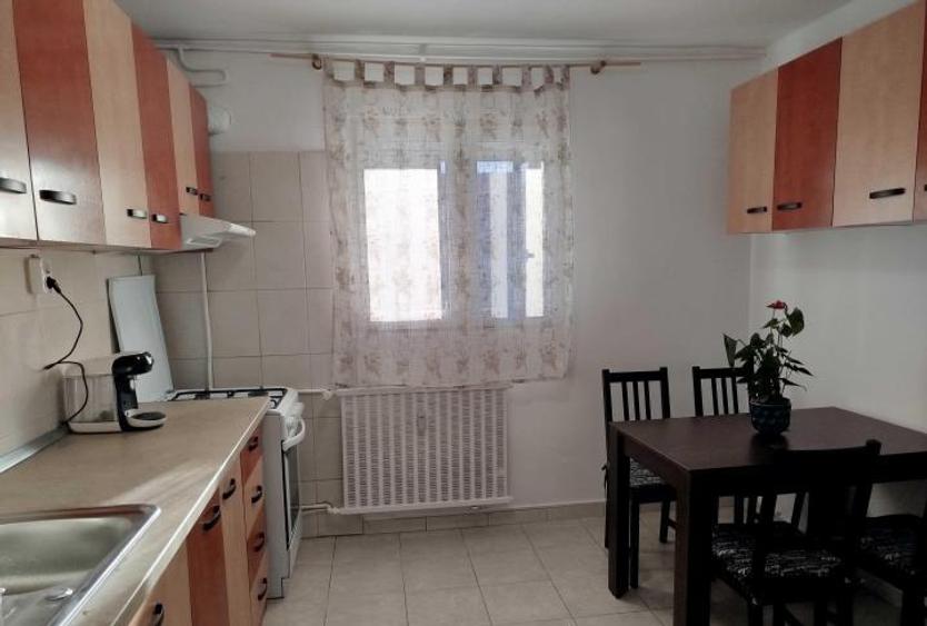 Apartament cu 2 camere decomandat, mobilat în Tei