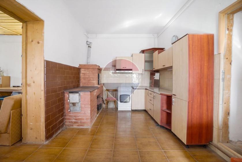 Casă individuală cu 6 camere cu Teren 5178 Mp în Vâlcele